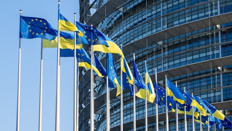 EU Ukraine Flags